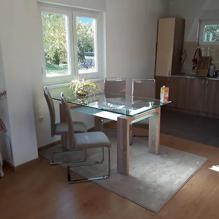 Vakantiehuis Little House *