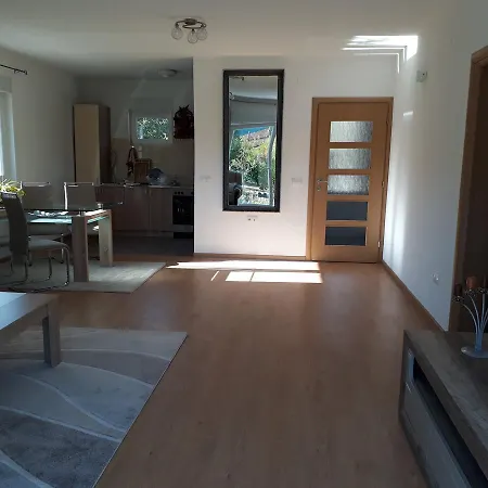 Little House Nyaraló