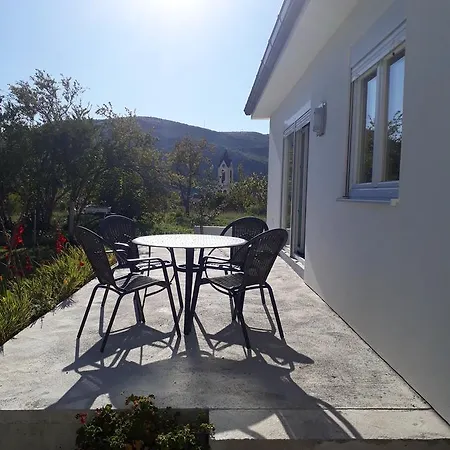 Little House Nyaraló *